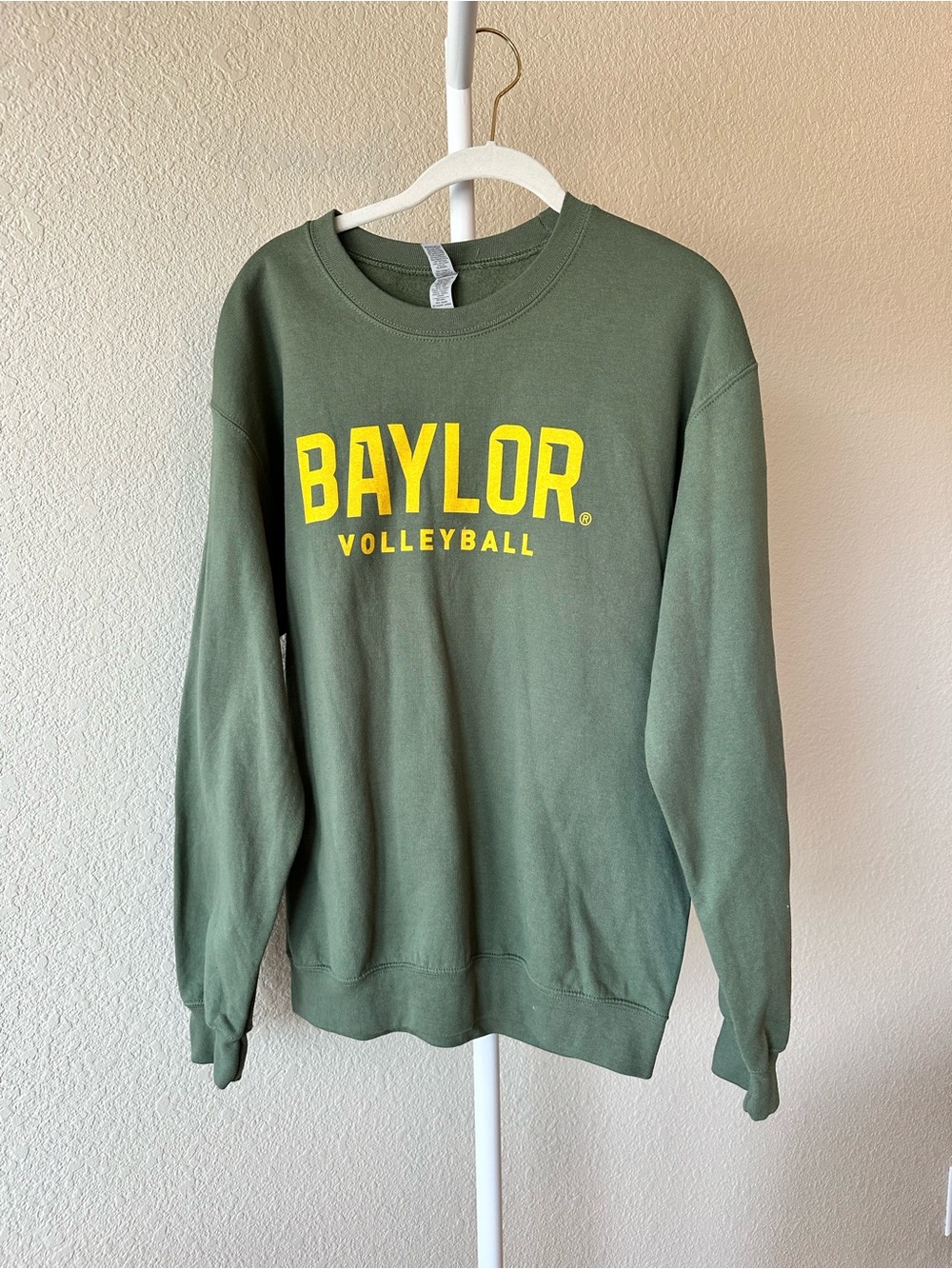 Baylor Volleyball green & yellow crewneck sweatshirt Gildan size medium in EUC